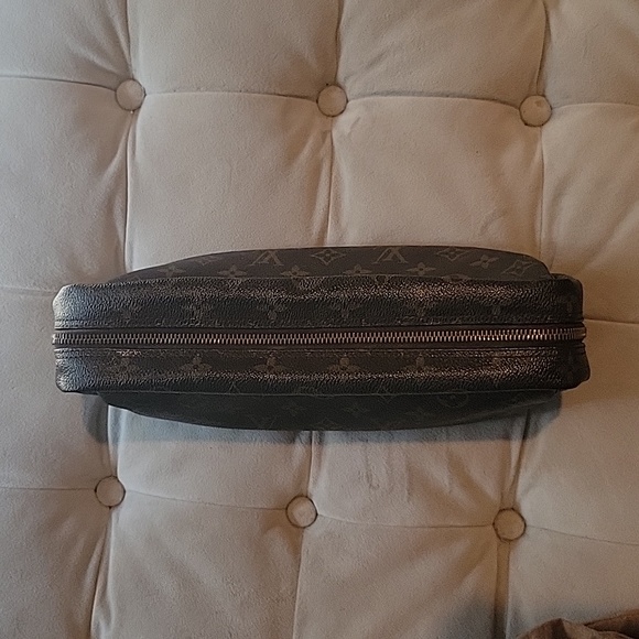 Louis Vuitton Monogram Trousse Toilette 28 - Picture 7 of 11